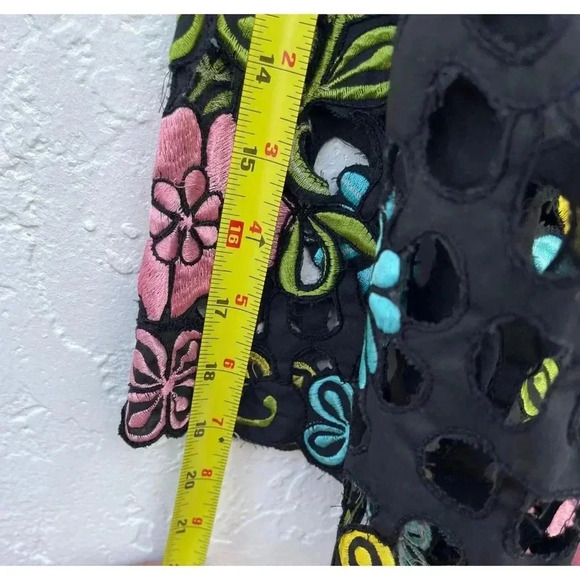 International Apparel Mart Womens Embroidered Floral Top Blouse Black Sz Small - Picture 4 of 11